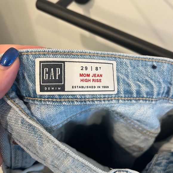 GAP high waisted mom jeans - Picture 5 of 5